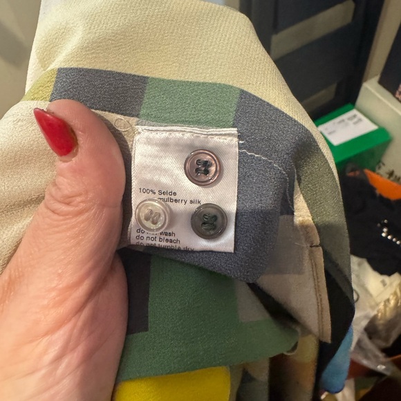 Akris Pixel Flowers Sleeveless Silk Crepe
Shirtdress 16 - Picture 15 of 16